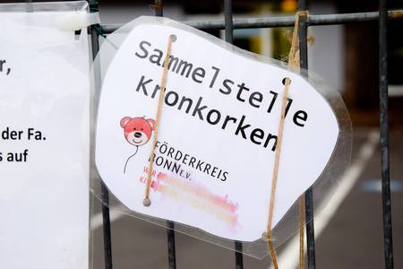 CJDKigaRauschendorfSchildSammelstelleKronkorken low