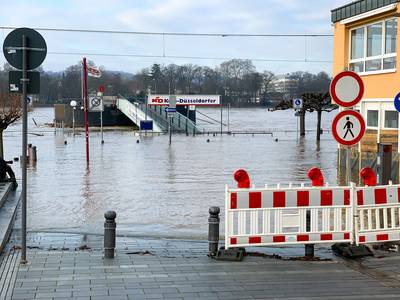 Hochwasser Absperrung am Marktplatz, Archivbild