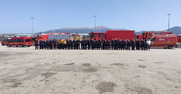 Die Waldbrandeinheit ist im Hafen von Igoumenitsa / Griechenland eingetroffen