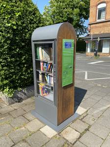 Der neue Bücherschrank in Niederdollendorf steht rund um die Uhr zum Stöbern zur Verfügung