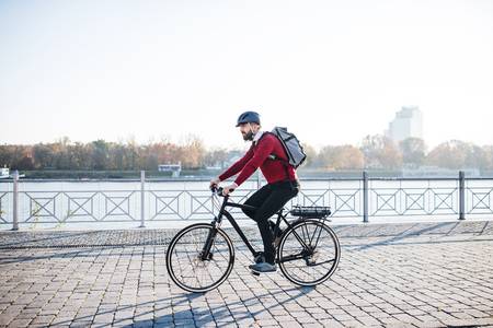 Radfahrer auf dem Weg zur Arbeit