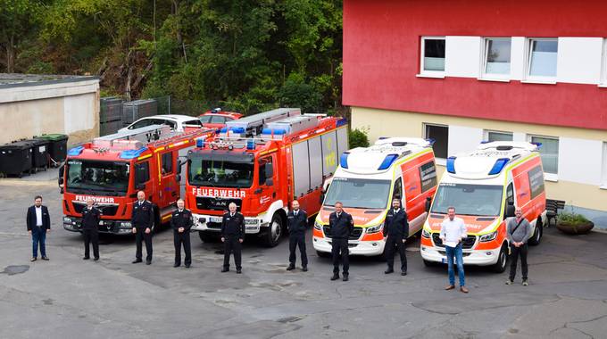 UebergabeFahrzeugeFW2020Gruppenbild low