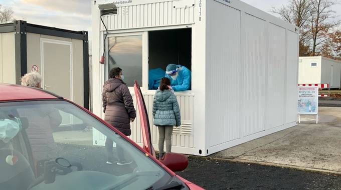 Das Drive-In-Testzentrum in Oberpleis testet ab sofort wieder auf das Coronavirus.