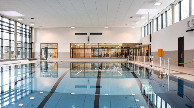 Schwimmhalle im neuen Hallenbad