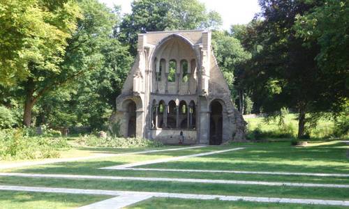 Klosterruine Heisterbach im Sommer